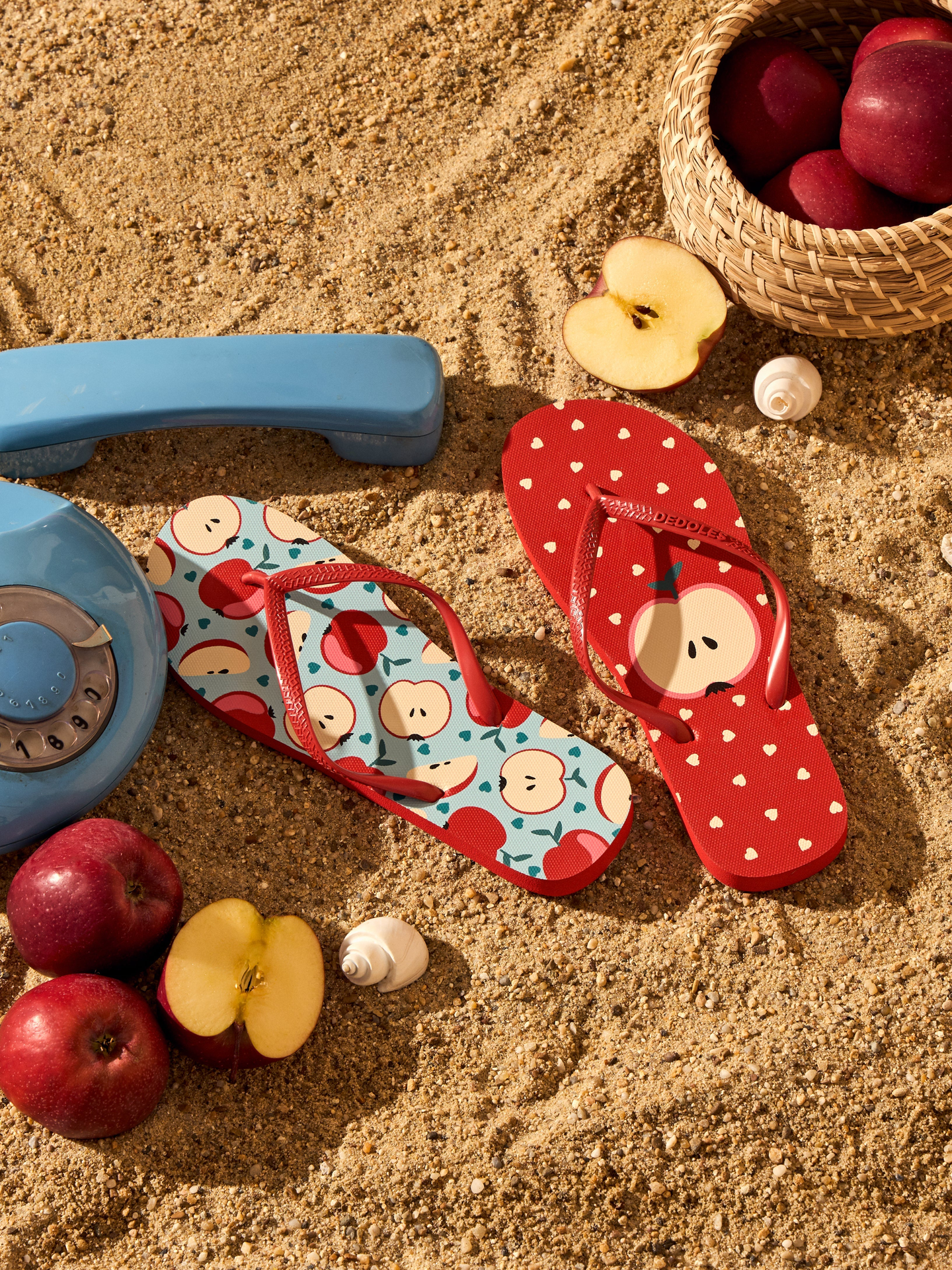 flip-flops-red-apple-33/33013dab606d04b03e05eb06ccfd25ac856d40e8