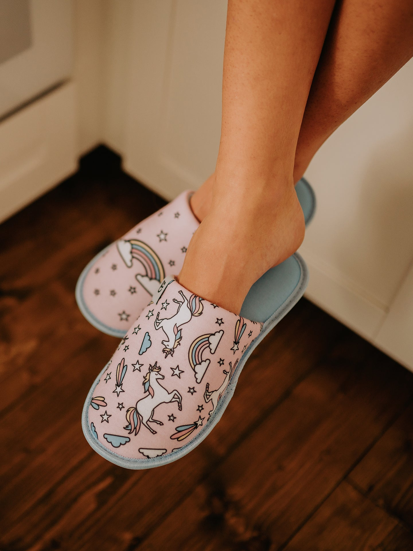 slippers-rainbow-unicorn-30/30b3cadd9d178af5804abdbb671a0501091b2dbc