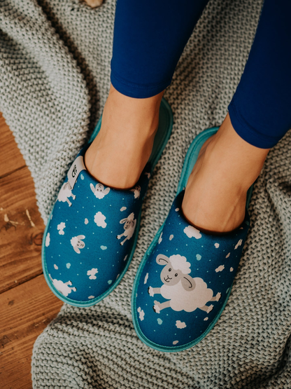slippers-sheep-clouds-a5/a5d3e78e1372b11860848b851390732d284aa69d